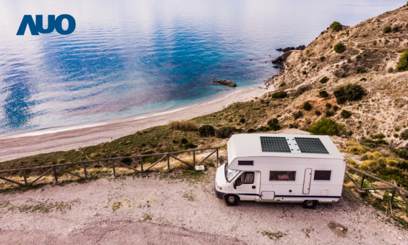 「可撓輕量化太陽光電板SunCurva」使用輕量特殊耐候型複合板取代傳統太陽能板的玻璃前板，不僅降低70%重量，每米平方僅3Kg；具有抗衝擊性能及通過電磁相容性測試，可應用於交通運輸工具，如露營車、遊艇等